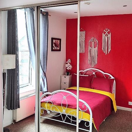 Double Room Lgbt Лондон Экстерьер фото