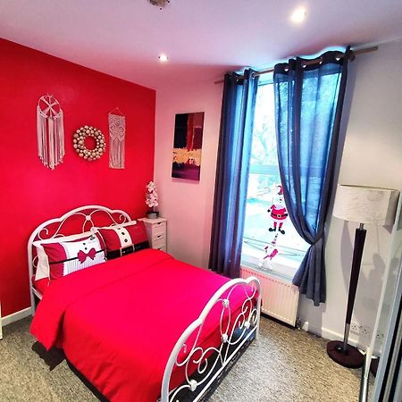 Double Room Lgbt Лондон Экстерьер фото