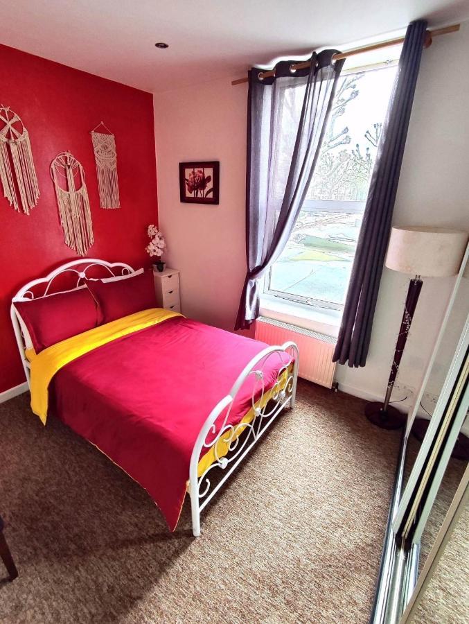 Double Room Lgbt Лондон Экстерьер фото